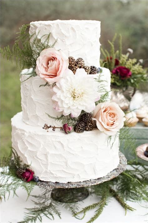 35 Fabulous Winter Wedding Cakes We Love Deer Pearl Flowers