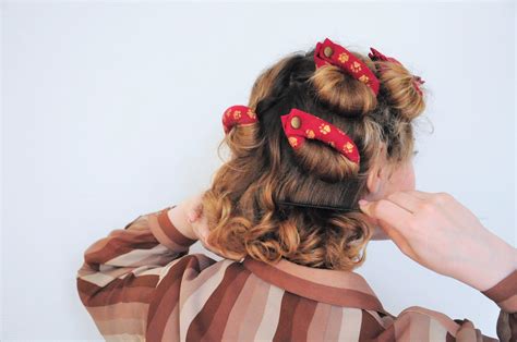 Curly 1940s Hair Easy Photo Tutorial For A Vintage 40s Hairstyle