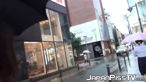 Junge Japanerin Zieht Ihr Höschen Aus Um In Einer Kaffeestube Zu Pinkeln Xhamster