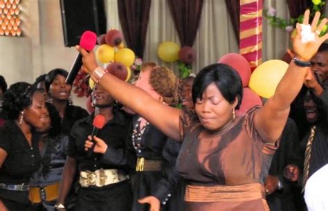 Video Female Gospel Singers Tape With Her Band Drummer
