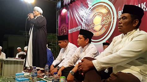 Nama habib ali ramai dikaitkan dengan sosok imam besar front pembela islam (fpi), rizieq shihab dalam rencana. Pesan Al Habib Husein Bin Ali Assegaf (Ayahanda Al Habib Ali bin Husein Assegaf) - YouTube