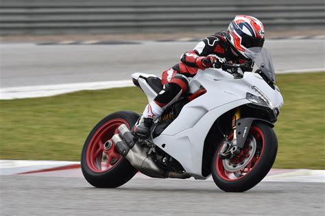 First Ride Ducati Supersport S Review Visordown