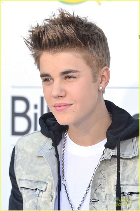 Justin Bieber Wins Social Artist Of The Year At Billboard Music Awards