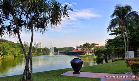 Along with 8 restaurants, this resort has 2 outdoor pools and a nightclub. The Club, Saujana Resort Kuala Lumpur, Malaysia - The Yum List