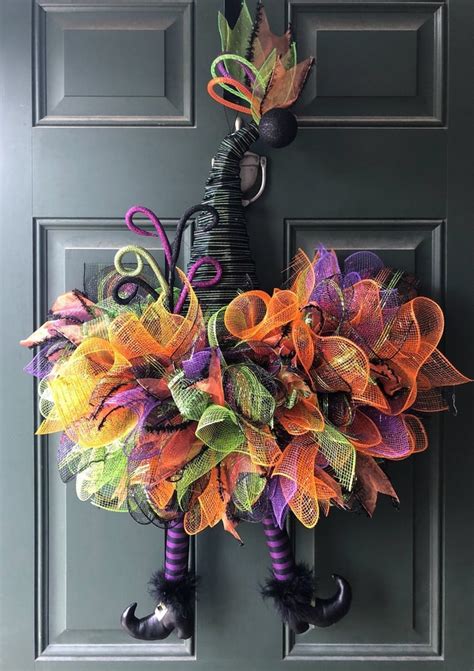40 Spooky And Festive Halloween Wreaths Popsugar Home