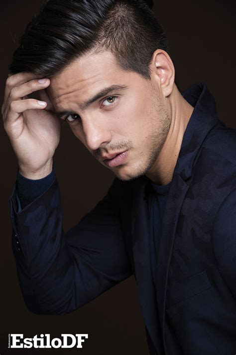Vadhir derbez was born on february 18, 1991 in mexico city, distrito federal, mexico as vadhir derbez alejandro gonzález torres prince. EstiloDF » Aislinn y Mauricio derraman miel en nuevo video ...