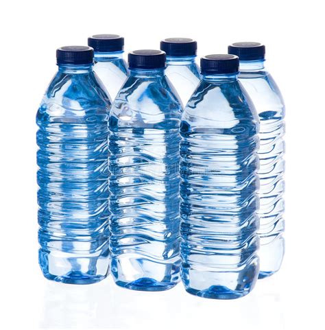 Descarga fotos de bebiendo agua botella. Botellas de agua foto de archivo. Imagen de llenado, tapa ...