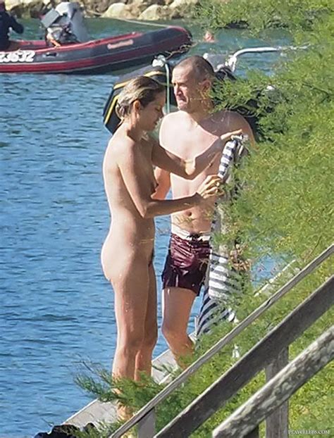 Marion Cotillard Flashes Her Hairy Pussy On A Beach Playcelebs Net