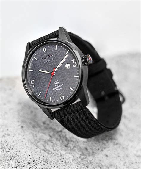 triwa（トリワ）の「triwa トリワ time for peace humanium 39 slate automatic（アナログ腕時計）」 wear