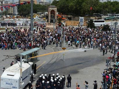 Police Demonstrators Clashes Reported In 48 Turkish Cities Escambray