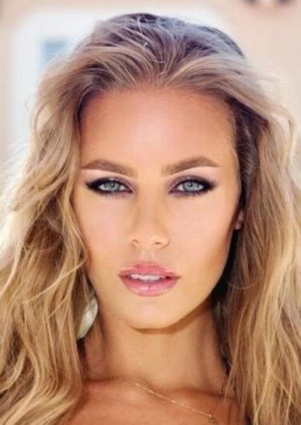 Nicole Aniston Without Makeup