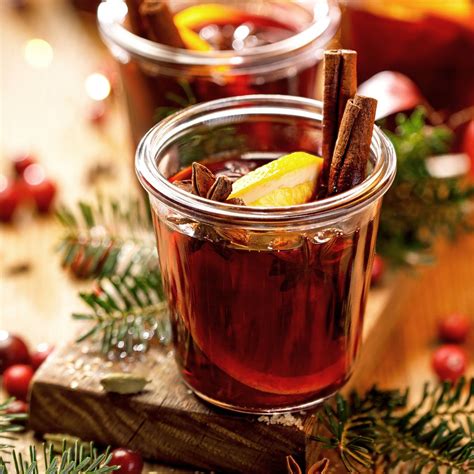 20 best christmas cocktails easy holiday drink recipes