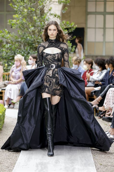 5 Things To Know About Zuhair Murads Fall 2021 Couture Collection