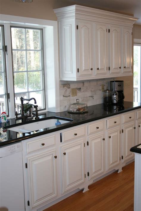45 Kitchen Designs With White Cabinets And Black Countertops