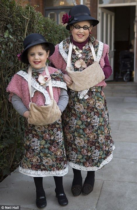 Jewish Children Dress Up To Celebrate Purim Festival Daily Mail Online