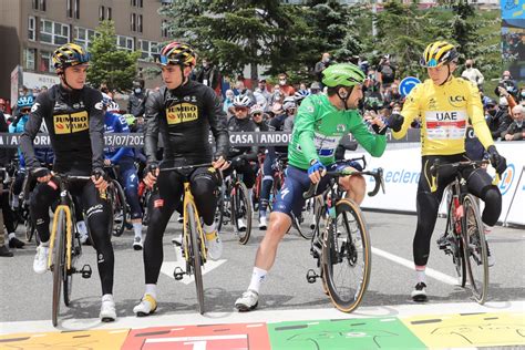 Kijken kan vanaf 7 uur in onze livestream. Wout van Aert wil in de vlucht van de dag geraken, maar ...