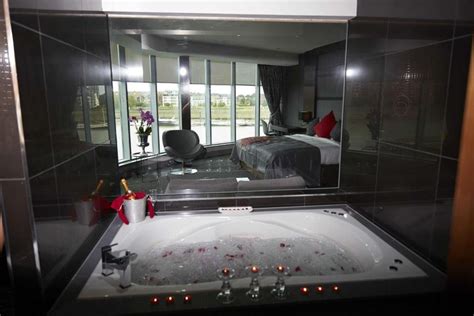 Hotels With Hot Tub In Room London Hotels With In Room Jacuzzis