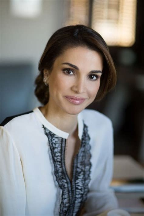 Jordanianroyals ““official Portrait Of Queen Rania Of Jordan 2017 ” ” Queen Rania Headshots