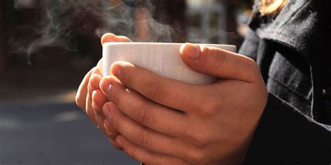 do hot drinks really warm you up on cold days sort of