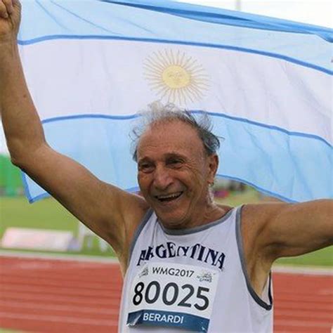 Tiene 86 Años Vende Libros Y Es Quíntuple Campeón Mundial De Atletismo