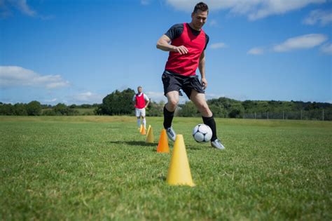 Improve Your Soccer Dribbling Skills With These Five Drills Bóng đá