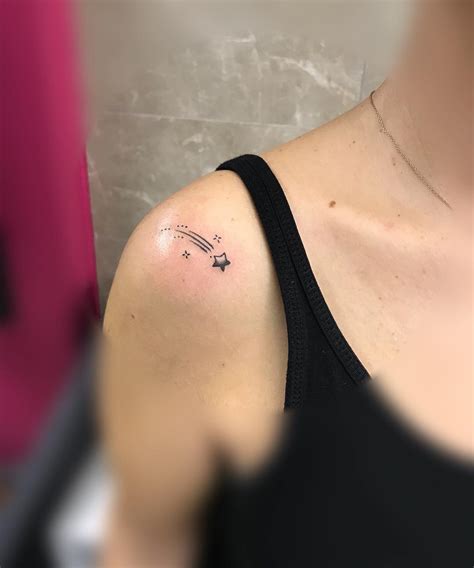 Tattoos For Girls On Shoulder Stars