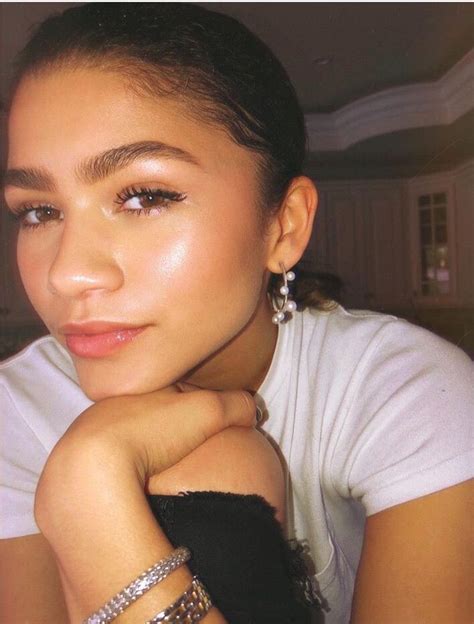 Pin By Trinity On The Gorls Zendaya Makeup Zendaya No Makeup Zendaya