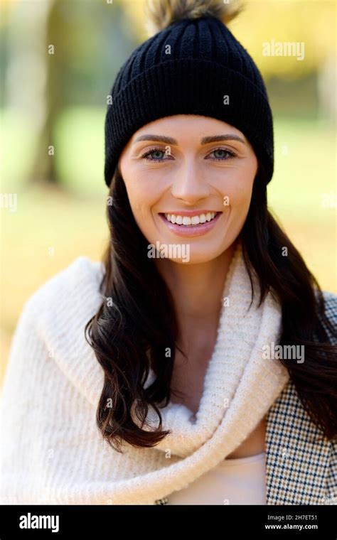 Woman Beautiful Attractive Hi Res Stock Photography And Images Alamy