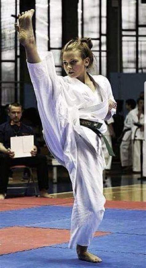Pin By Louis On Karate Martial Arts Women Martial Arts Girl Female