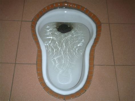 Mangkuk tandas duduk tersumbat #cara mengatasi masalah tandas #tersumbat dgn modal sebatang mop rm 2.10 #mengatasi. NORMAL PLUMBING: TANDAS TERSUMBAT