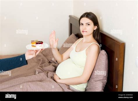 Hand Reject Cake Hi Res Stock Photography And Images Alamy