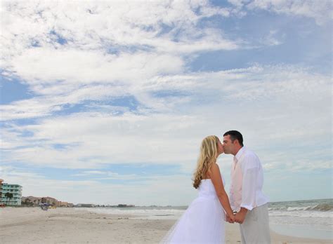 When you book beach weddings with us, we will guarantee to give your wallet a reason to smile. Tampa / Madeira Beach, Florida - Affordable Beach Weddings