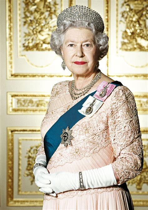 La Reina Isabel II Reina de los Récords HOLA TV estrenará el de septiembre un documental