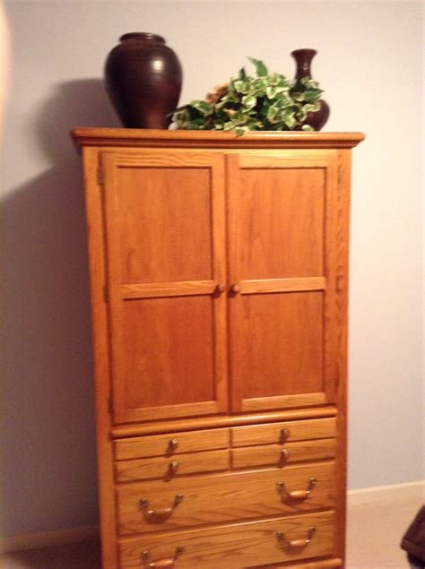 Price and other details may vary based on size and color. Thomasville Oak Bedroom Suite | Omaha Classifieds 68135 ...