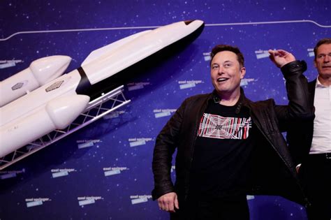 Elon Musk Hosts Snl Laugh At The Best Tweets About The Ridiculous Announcement Film Daily