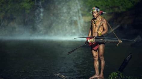 sejarah suku mentawai asal usul kebudayaan dan rumah adat