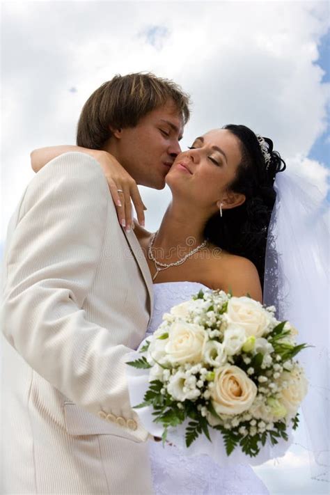 Bride And Groom Kissing Stock Image Image Of Elegance 6943987