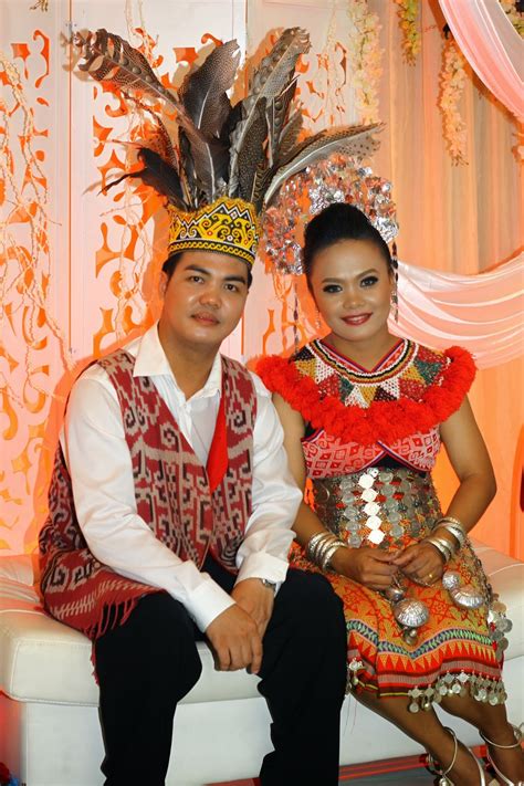 Pakaian tradisional has been one of their customers' favourites. Malaysiaku: Adat Perkahwinan Masyarakat Iban