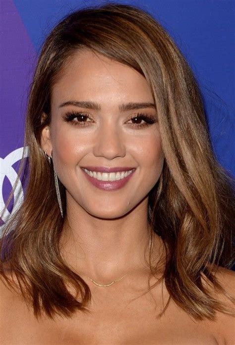 She also mixes big earrings to increase the beautifying effect. Jessica Alba Hairstyles: Brunette Medium Wavy Haircut for ...