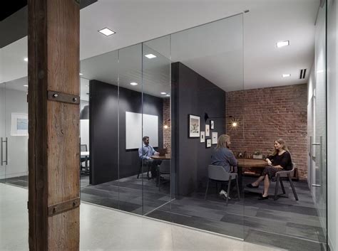 If you have space constraints, this rectangular office layout is a perfect idea! Weebly Headquarters Breakout Space | Modern office design ...