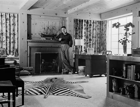 Peek Inside The Homes Of 23 Classic Hollywood Stars Celebrity Houses Old Hollywood Stars Old
