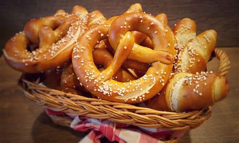 Priced from $3,000 to $4,500. Brezel selber machen - Rezept für Laugenbrezel / bayrische ...