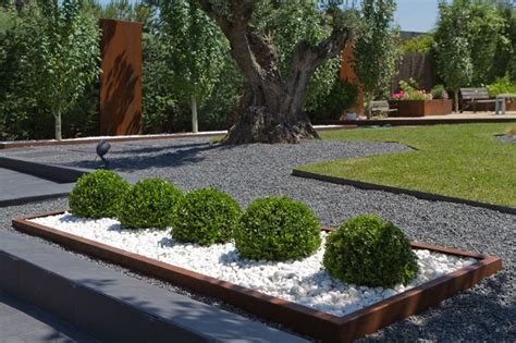 Salones modernos minimalistas en marrón. Jardines modernos MINIMALISTAS - Imagui