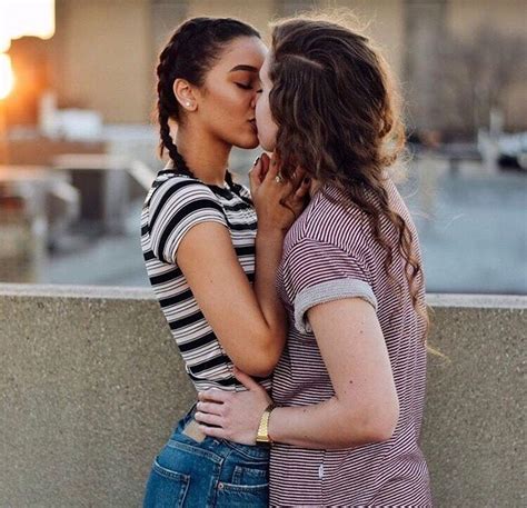 Pinterest Cosmicislander Love Is Love Lesbische Liebe Lesbisch E Lesbische Paare