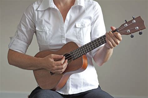 How To Hold Your Ukulele For Playing Dummies