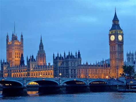 El Palacio De Westminster Iluminado Disfruta Del Big Ben Londres