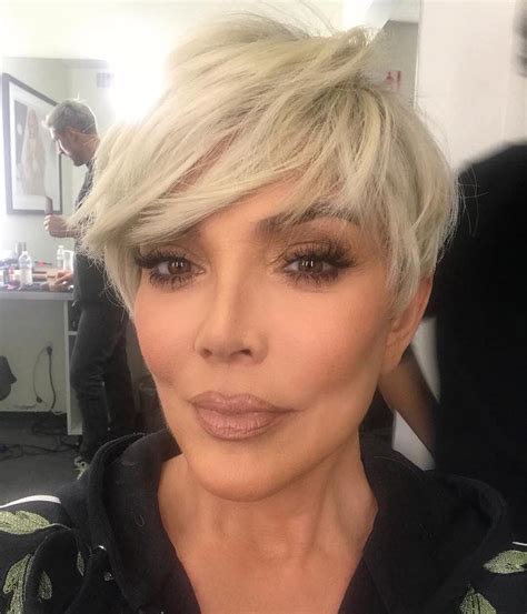 Kris Jenner Is Blonde Kris Jenner Hair Kris Jenner Haircut Blonde