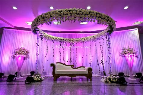 This design is best for couples. 8 Flower Decorations Ideas For A Beautiful Wedding With ...