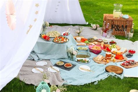 How To Host The Perfect Picnic Poppy Deyes Perfect Picnic Picnic Party Summer Picnic