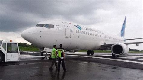 Garuda Indonesia Boeing 737 800 Overran Runway On Landing